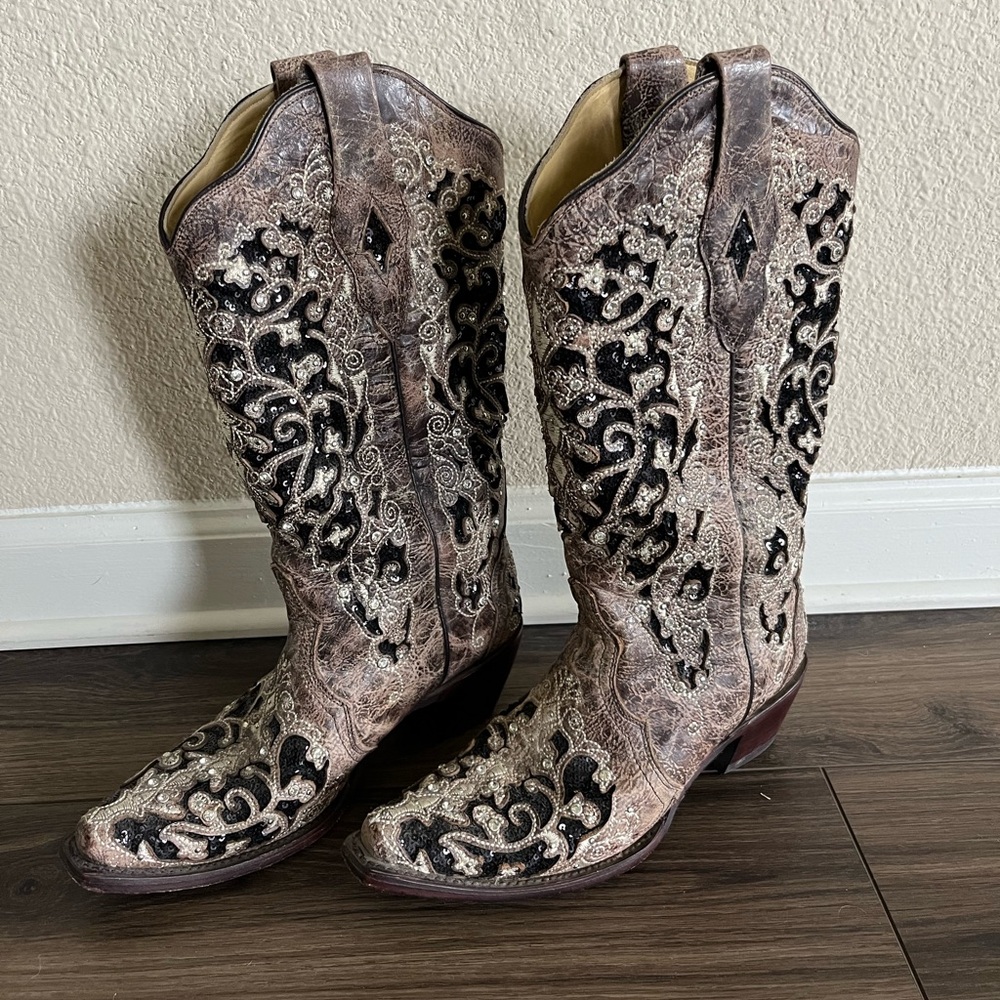 Womens corral embroidered western boots size 8b